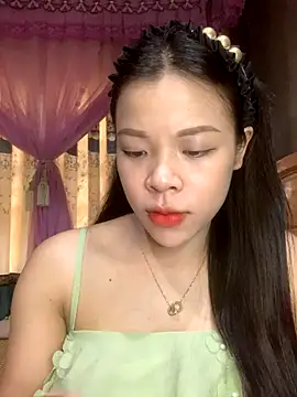 Snapshot of Duck_dona chatting on 10.30.25 Duck dona online show from 10.30.25