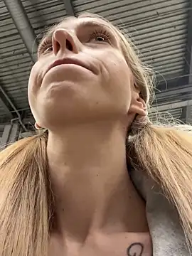 kira mia online show from 11.30.25