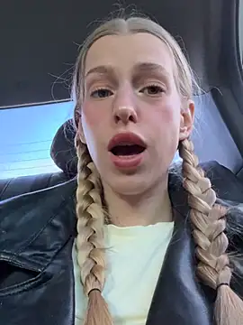 kira mia online show from 04.17.26