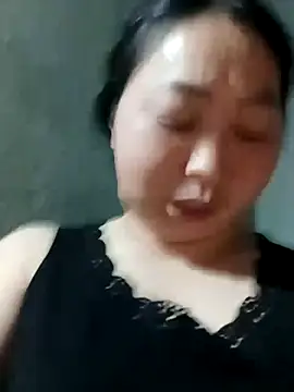 Snapshot of suka-bibi chatting on 11.25.25 suka-bibi online show from 11.25.25