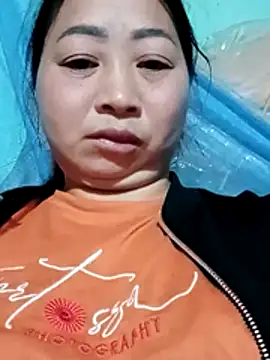 Snapshot of suka-bibi chatting on 11.28.25 suka-bibi online show from 11.28.25