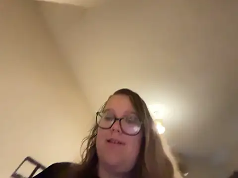 Snapshot of Scarletcum22 chatting on 11.03.25 Scarletcum22 online show from 11.03.25