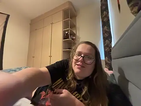 Snapshot of Scarletcum22 chatting on 11.29.25 Scarletcum22 online show from 11.29.25