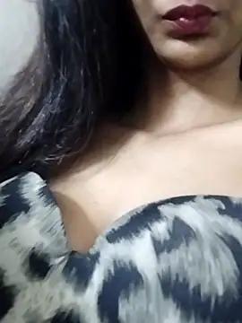 Snapshot of Aaliya_BigBoobs_1 chatting on 10.28.25 Aaliya BigBoobs 1 online show from 10.28.25