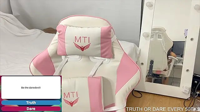 Snapshot of julia_mendes chatting on 11.21.25 julia mendes online show from 11.21.25