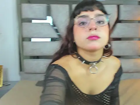 Snapshot of Mindy_Star_ chatting on 11.06.25 Mindy Star online show from 11.06.25