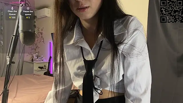 ella simons online show from 11.06.25