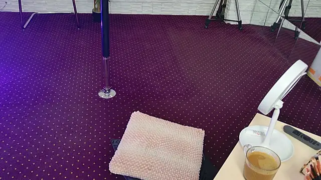 IvorySwan online show from 11.04.25