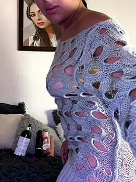 Snapshot of morenaQueen_ chatting on 11.08.25 morenaQueen online show from 11.08.25