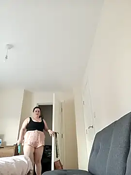 Snapshot of Maya_29x chatting on 10.26.25 Maya 29x online show from 10.26.25