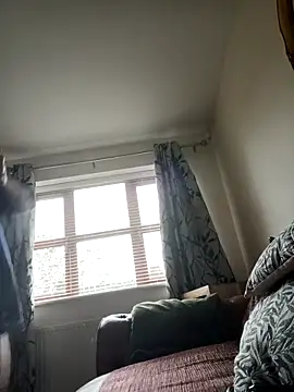 Snapshot of Maya_29x chatting on 11.12.25 Maya 29x online show from 11.12.25