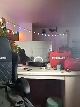 Snapshot of alphacloudGod chatting on 12.16.25 alphacloudGod online show from 12.16.25