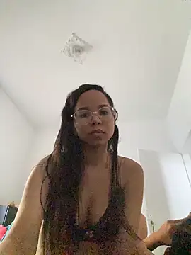 Snapshot of Bab_Angel chatting on 10.30.25 Bab Angel online show from 10.30.25