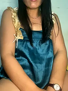 Snapshot of Winny-sexy chatting on 10.28.25 Winny-sexy online show from 10.28.25