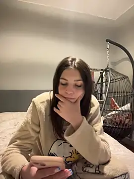 Snapshot of Brunnettebabe007 chatting on 11.27.25 Brunnettebabe007 online show from 11.27.25