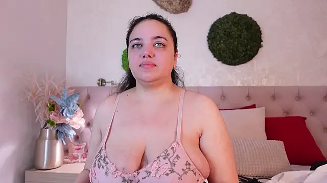 Snapshot of MoniqueJade chatting on 11.11.25 MoniqueJade online show from 11.11.25