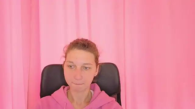 CuteEllii online show from 10.24.25