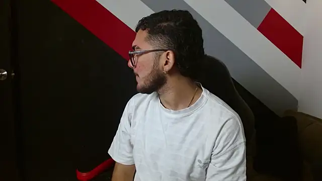 Snapshot of Zac_Golden chatting on 12.16.25 Zac Golden online show from 12.16.25