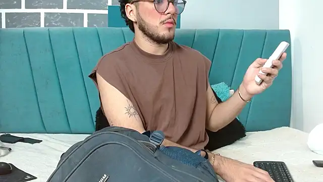 Snapshot of Zac_Golden chatting on 12.20.25 Zac Golden online show from 12.20.25