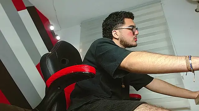 Snapshot of Zac_Golden chatting on 02.04.26 Zac Golden online show from 02.04.26