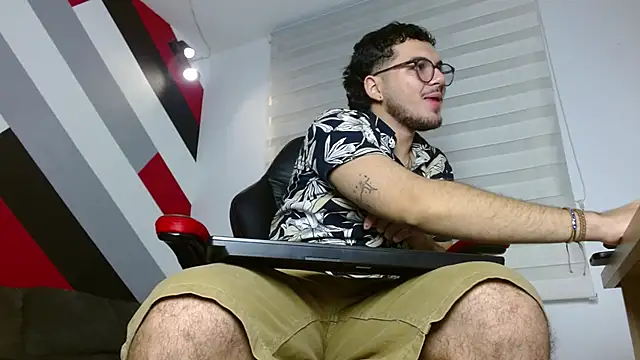 Snapshot of Zac_Golden chatting on 02.08.26 Zac Golden online show from 02.08.26