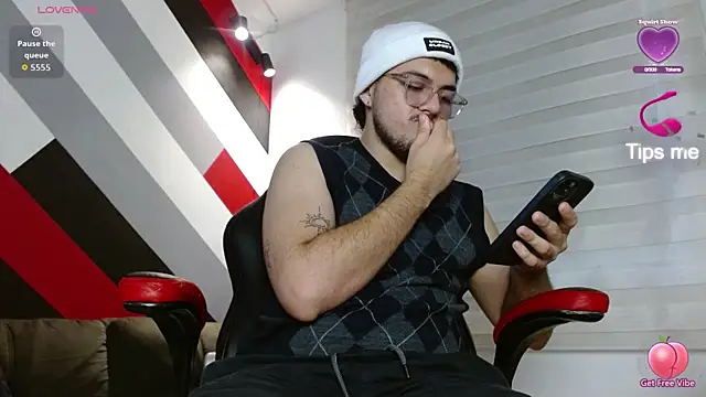 Snapshot of Zac_Golden chatting on 04.10.26 Zac Golden online show from 04.10.26