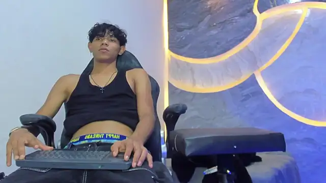 Sex Boy 33  online show from 11.14.25