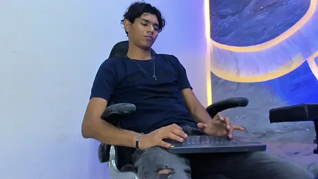 Sex Boy 33  online show from 11.22.25