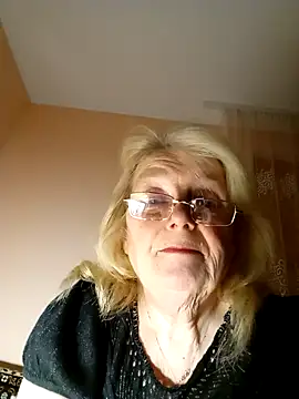 Snapshot of AmyLove353 chatting on 11.15.25 AmyLove353 online show from 11.15.25