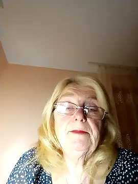 Snapshot of AmyLove353 chatting on 11.24.25 AmyLove353 online show from 11.24.25