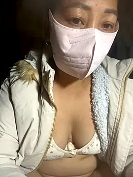 Snapshot of Top_x chatting on 11.04.25 Top x online show from 11.04.25