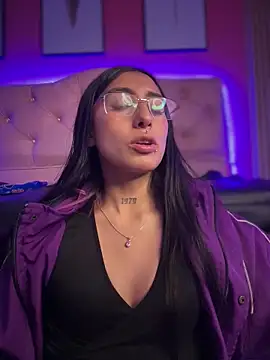 Snapshot of Violeet-Smith chatting on 10.21.25 Violeet-Smith online show from 10.21.25