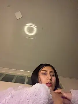 Snapshot of Violeet-Smith chatting on 11.26.25 Violeet-Smith online show from 11.26.25