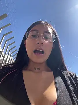 Snapshot of Violeet-Smith chatting on 11.27.25 Violeet-Smith online show from 11.27.25