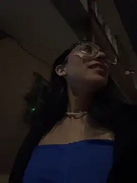 Snapshot of Violeet-Smith chatting on 11.28.25 Violeet-Smith online show from 11.28.25