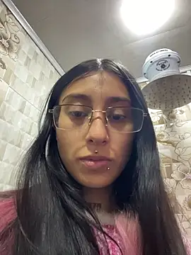 Snapshot of Violeet-Smith chatting on 11.30.25 Violeet-Smith online show from 11.30.25