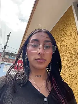 Snapshot of Violeet-Smith chatting on 12.04.25 Violeet-Smith online show from 12.04.25