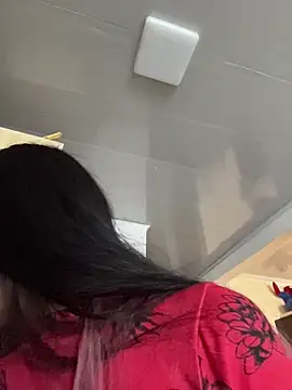 Snapshot of Violeet-Smith chatting on 12.19.25 Violeet-Smith online show from 12.19.25