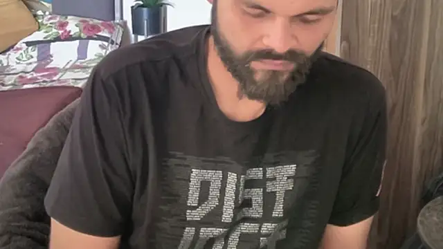 MakeMeAwareAah online show from 04.12.26