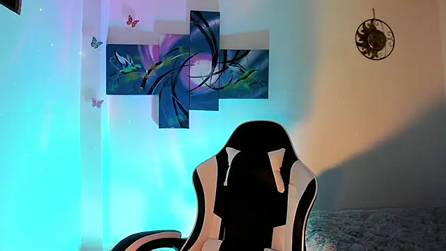 Snapshot of Soouf_ chatting on 11.25.25 Soouf online show from 11.25.25