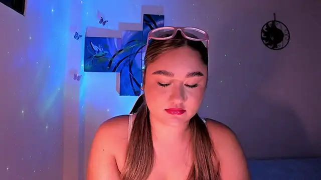 Snapshot of Soouf_ chatting on 12.14.25 Soouf online show from 12.14.25