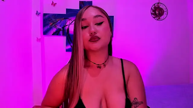 Snapshot of Soouf_ chatting on 12.21.25 Soouf online show from 12.21.25