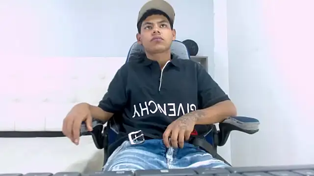 Snapshot of Yordi_Alpha chatting on 10.24.25 Yordi Alpha online show from 10.24.25