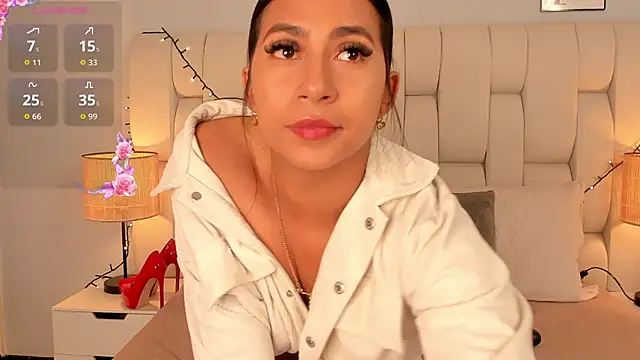 Snapshot of ameliebelle_ chatting on 11.17.25 ameliebelle online show from 11.17.25