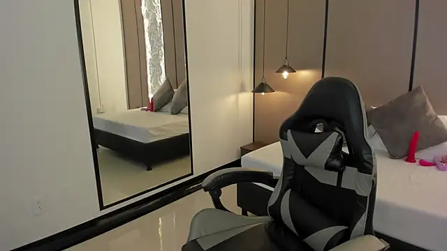 mia collins96 online show from 10.25.25