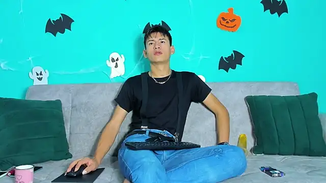 Nicolas Torres  online show from 10.29.25