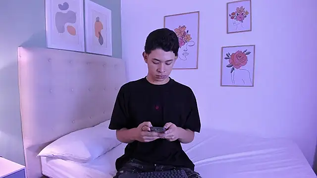 ApoloRicci online show from 12.14.25