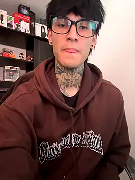 Snapshot of sflps chatting on 12.15.25 sflps online show from 12.15.25