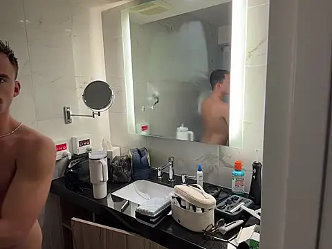 Snapshot of bobbyatx chatting on 10.27.25 bobbyatx online show from 10.27.25