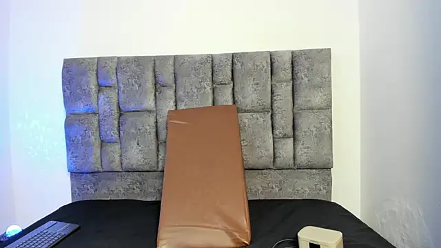 Snapshot of miah_storm chatting on 11.08.25 miah storm online show from 11.08.25